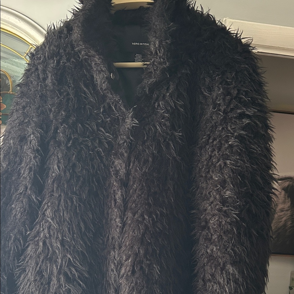 Vero Moda Fluffy Black Jacket